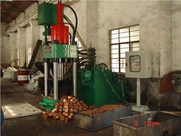 Hydrauliczna maszyna do brykietowania wiórów aluminiowych